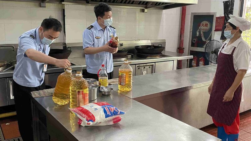 休闲食品：线上线下散装与预包装的奥秘